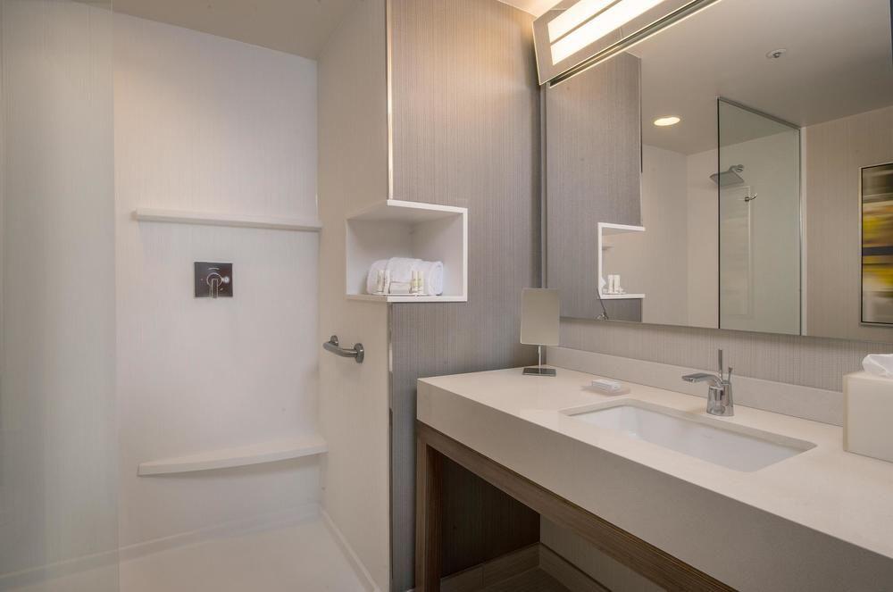 Courtyard By Marriott Winnipeg Airport Екстериор снимка