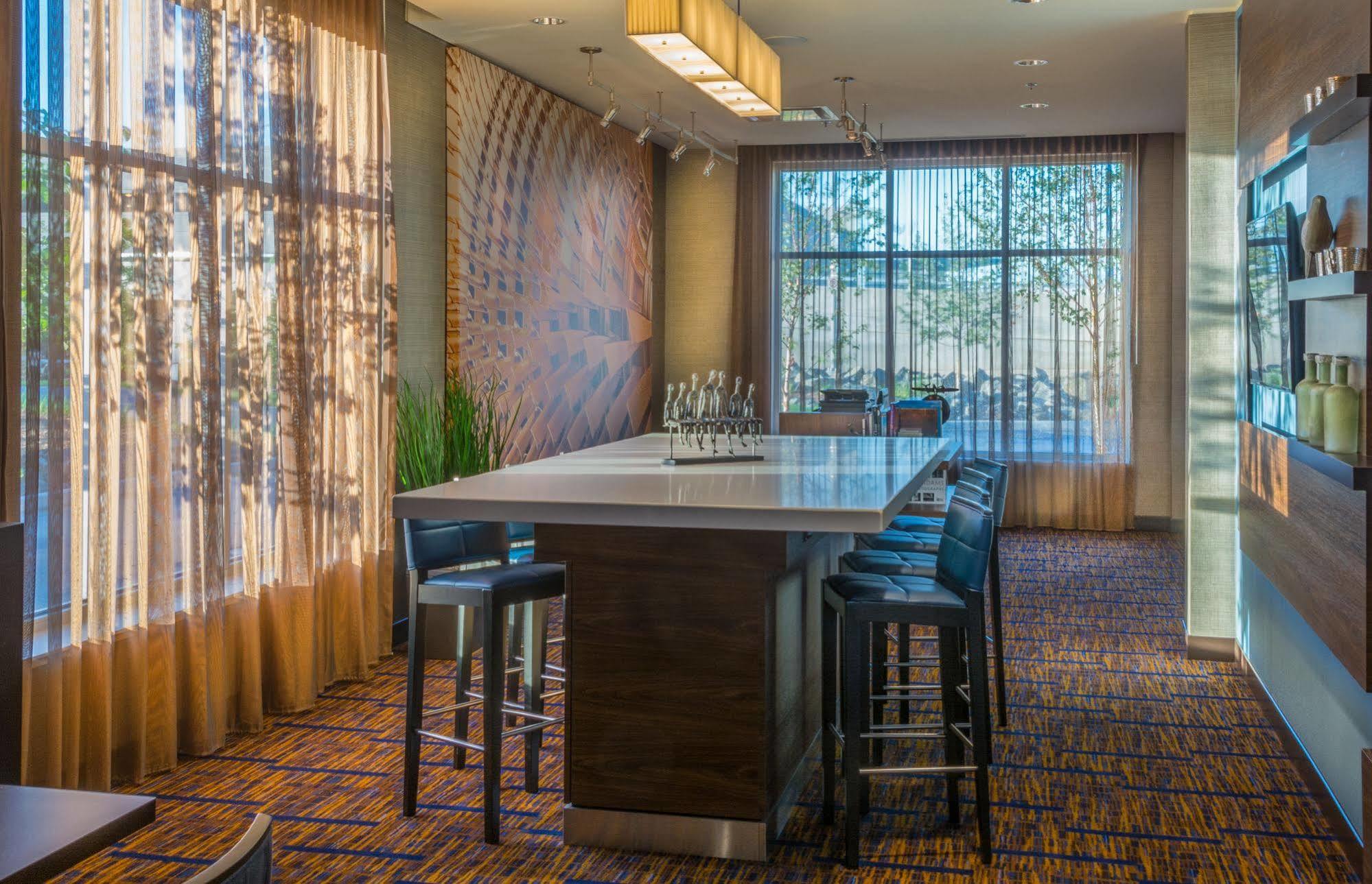 Courtyard By Marriott Winnipeg Airport Екстериор снимка